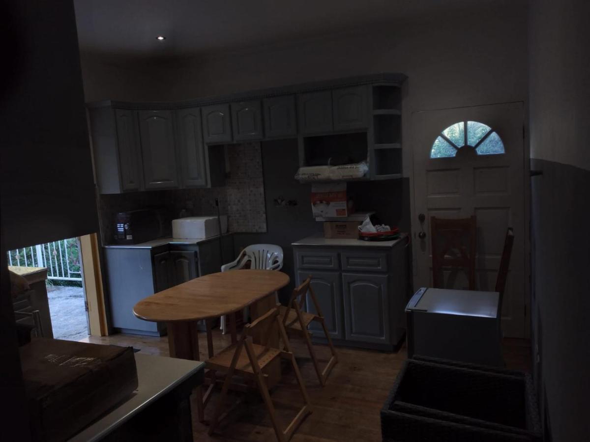 Jay'S Guest House II Epping Farm Экстерьер фото